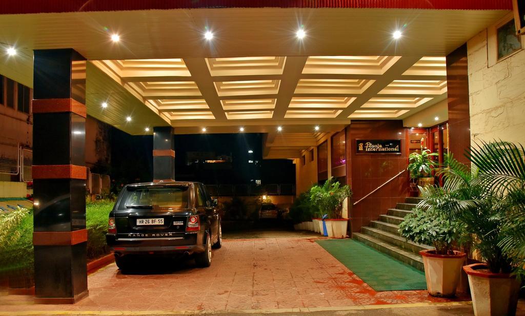 Hotel Poonja International Mangalore Exteriör bild