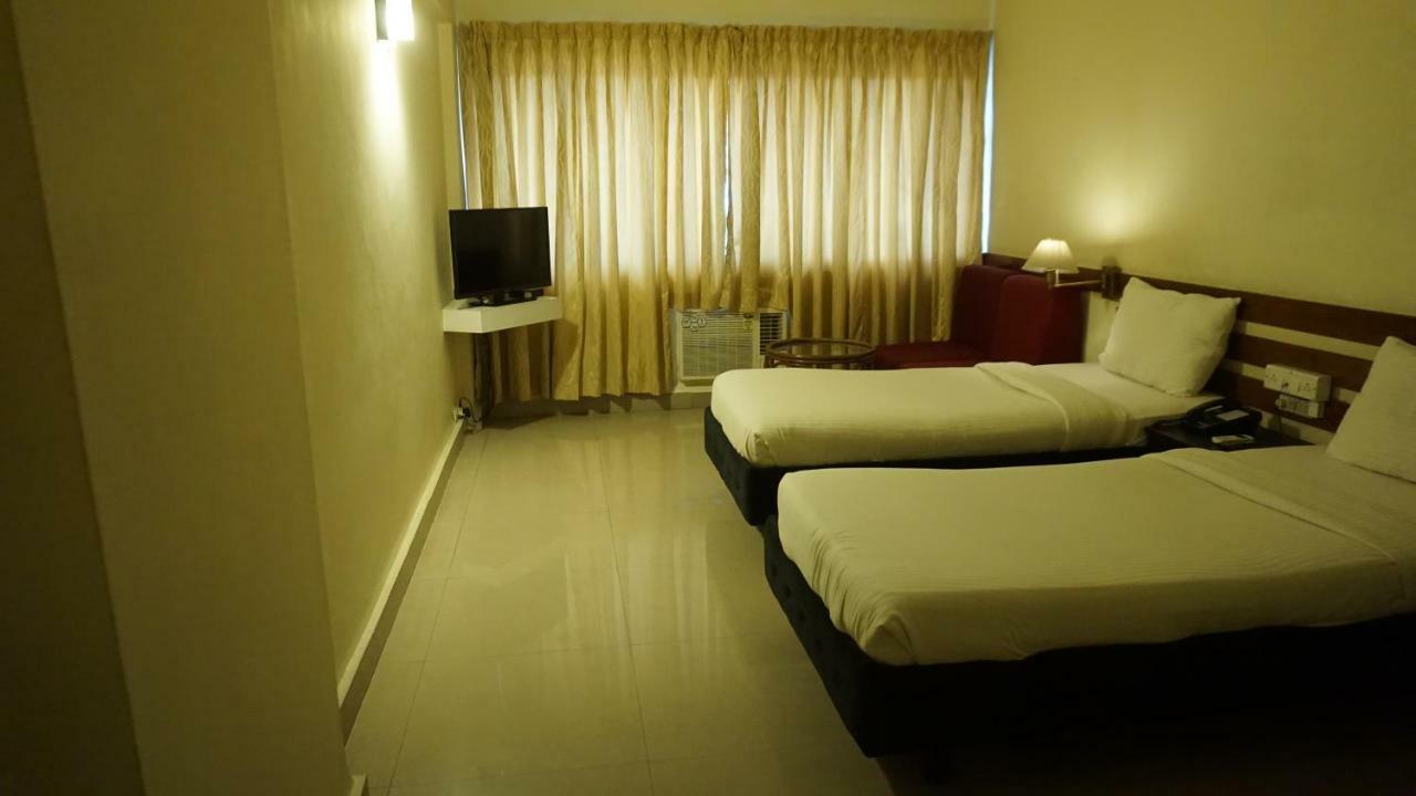 Hotel Poonja International Mangalore Exteriör bild