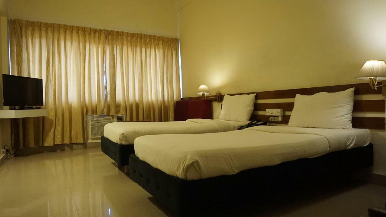 Hotel Poonja International Mangalore Exteriör bild